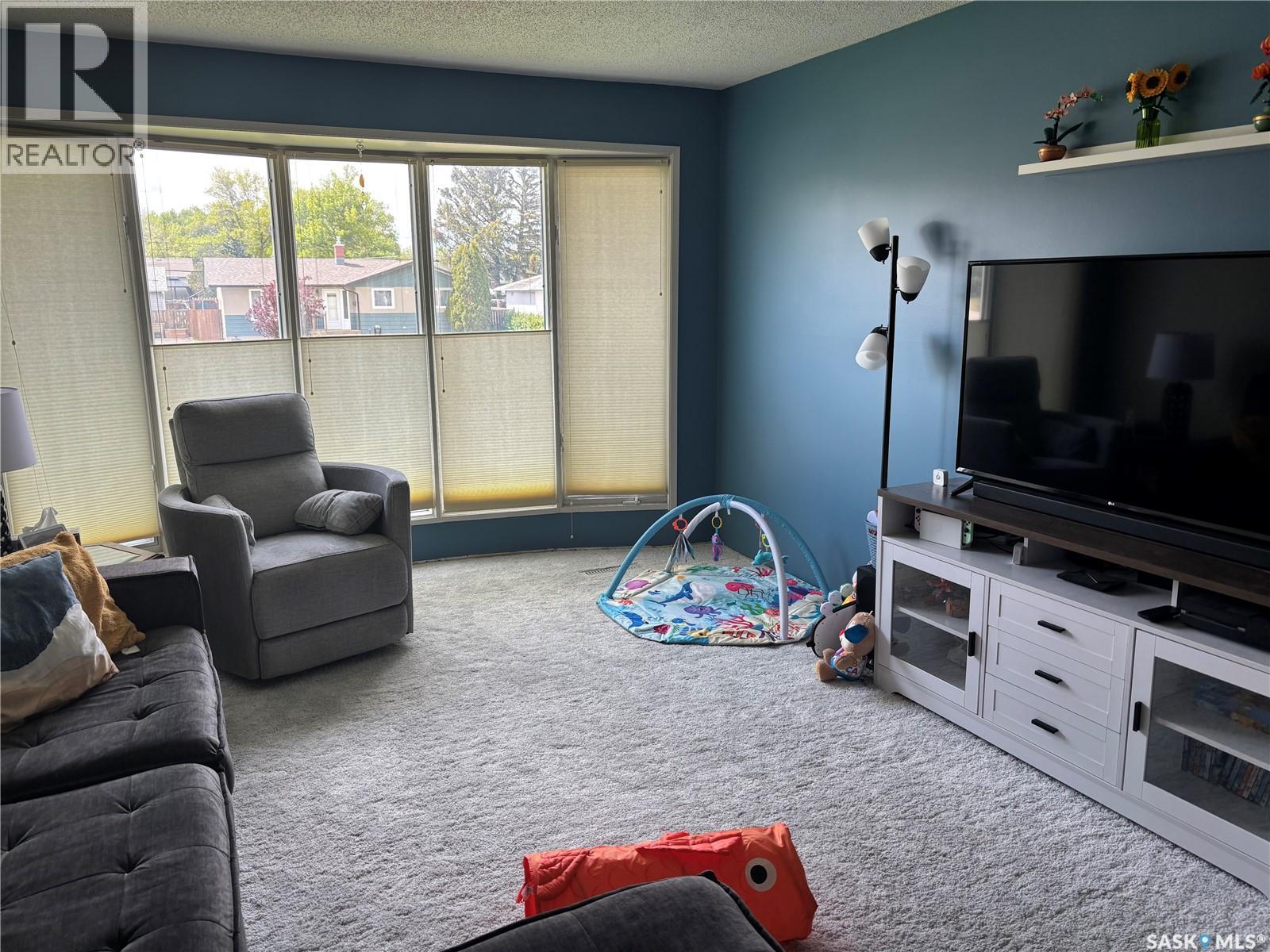 Photo 3 of 601 2nd Avenue Se, Swift Current SK