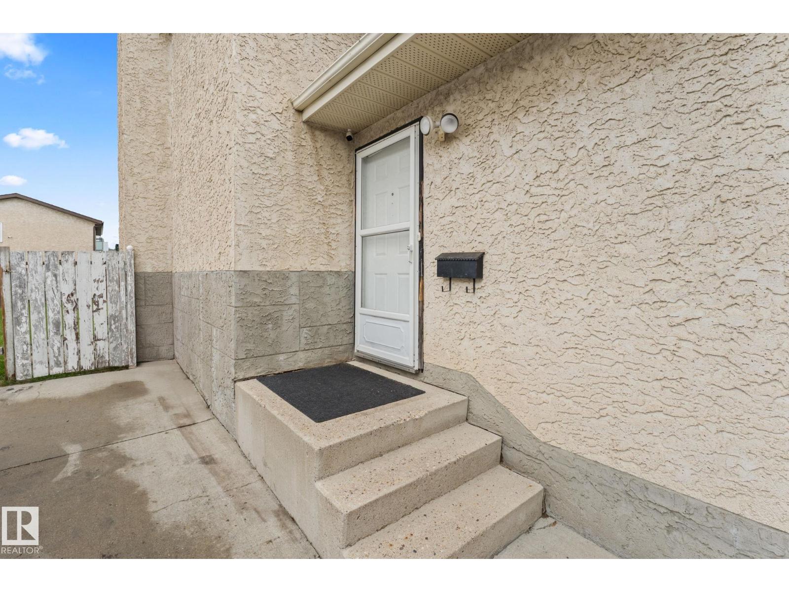 Photo 10 of 9316 177 Av Nw, Edmonton AB