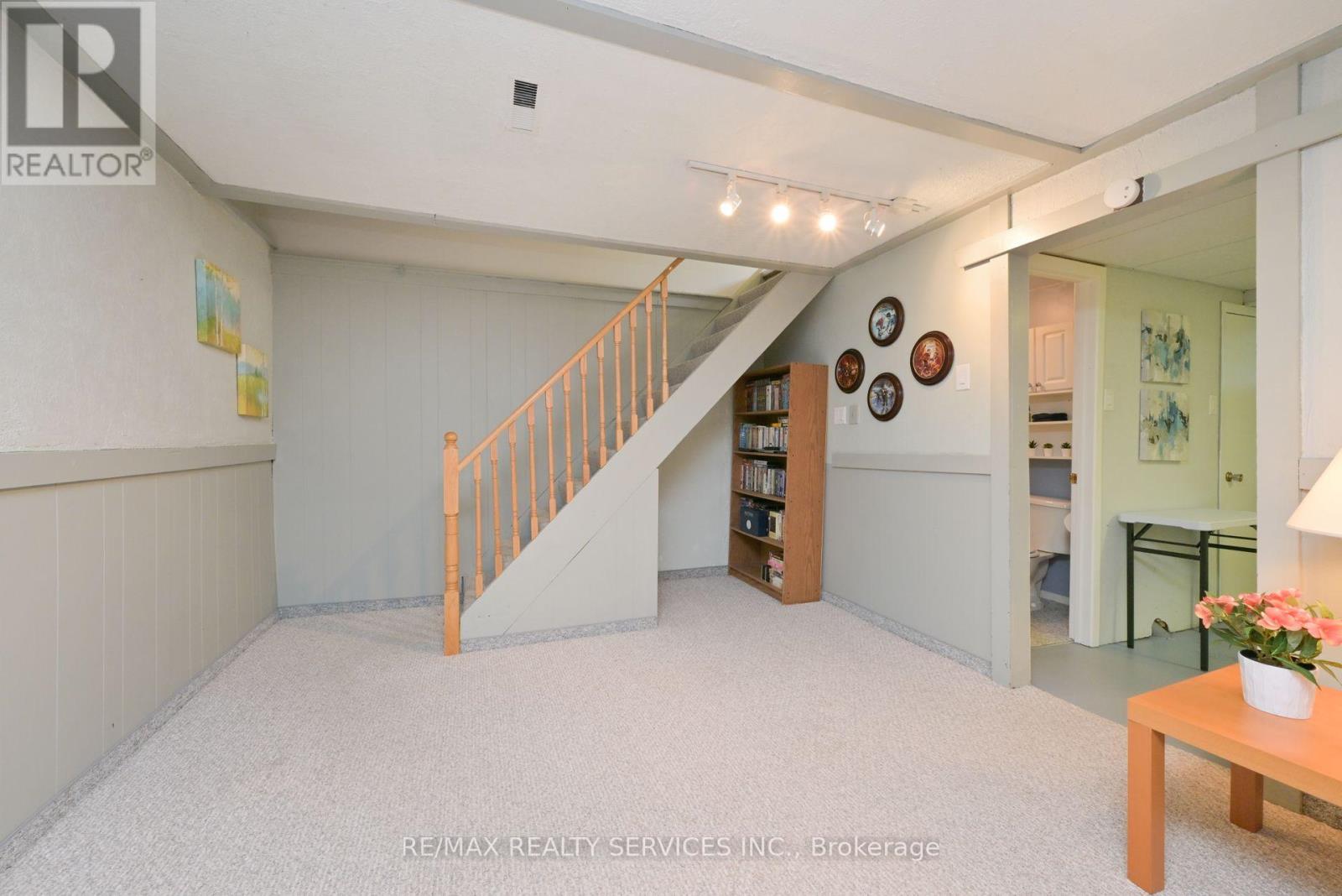 Photo 25 of 23 Governor Grove Crescent, Brampton ON