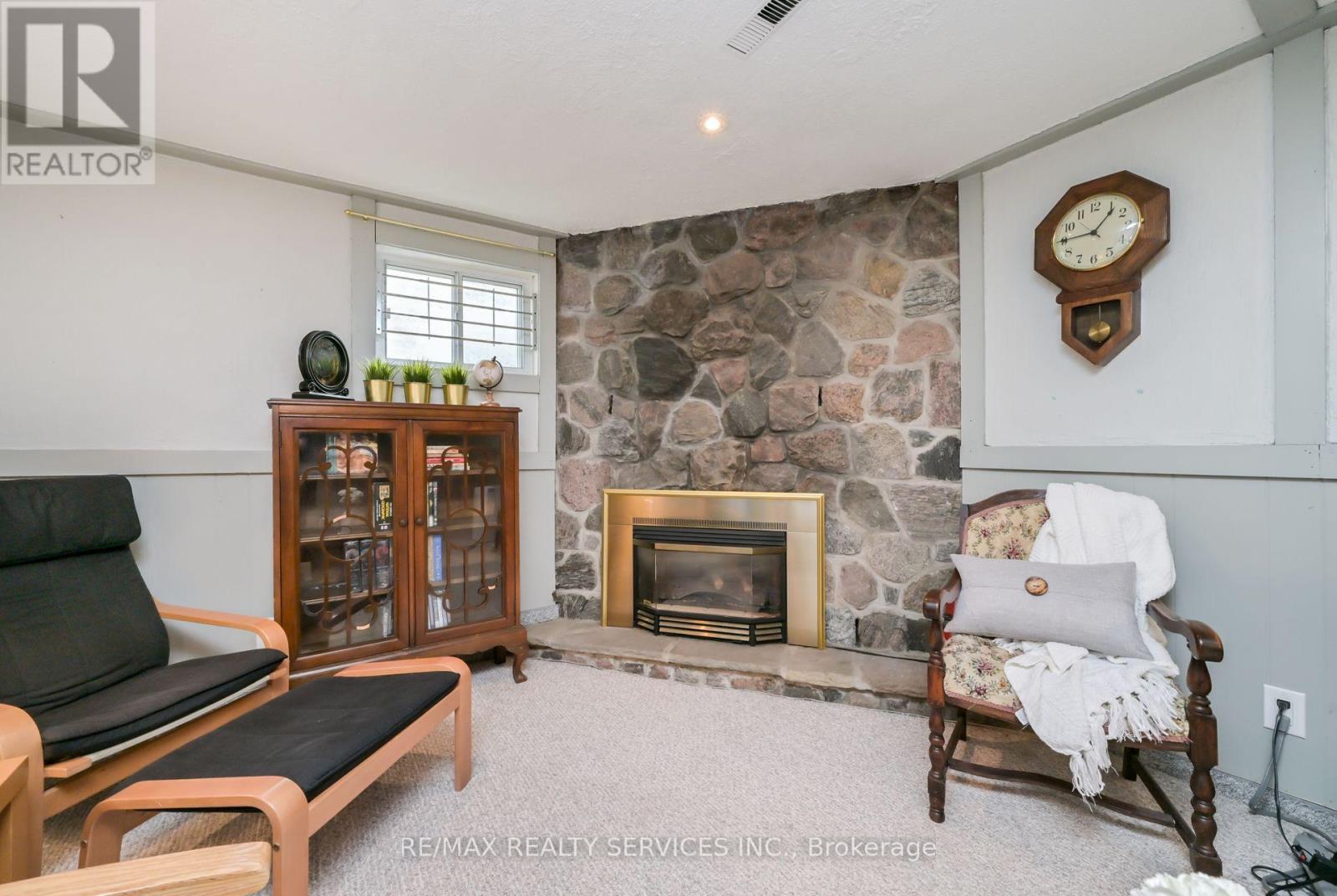 Photo 28 of 23 Governor Grove Crescent, Brampton ON