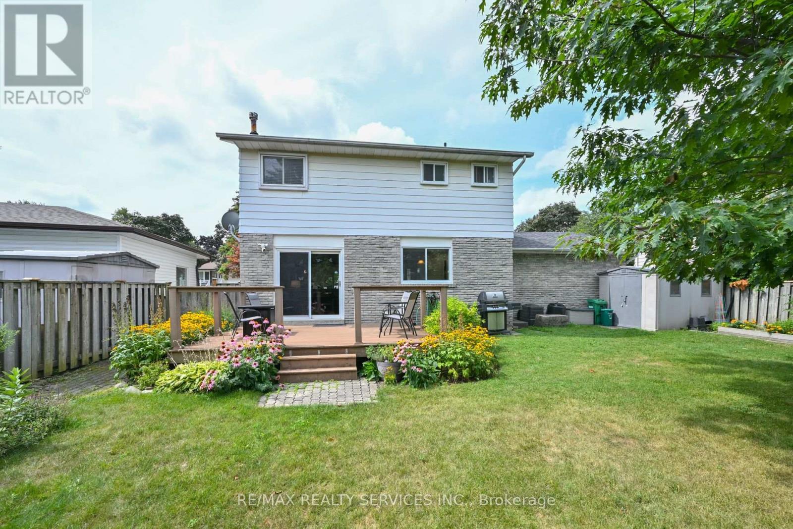 Photo 32 of 23 Governor Grove Crescent, Brampton ON