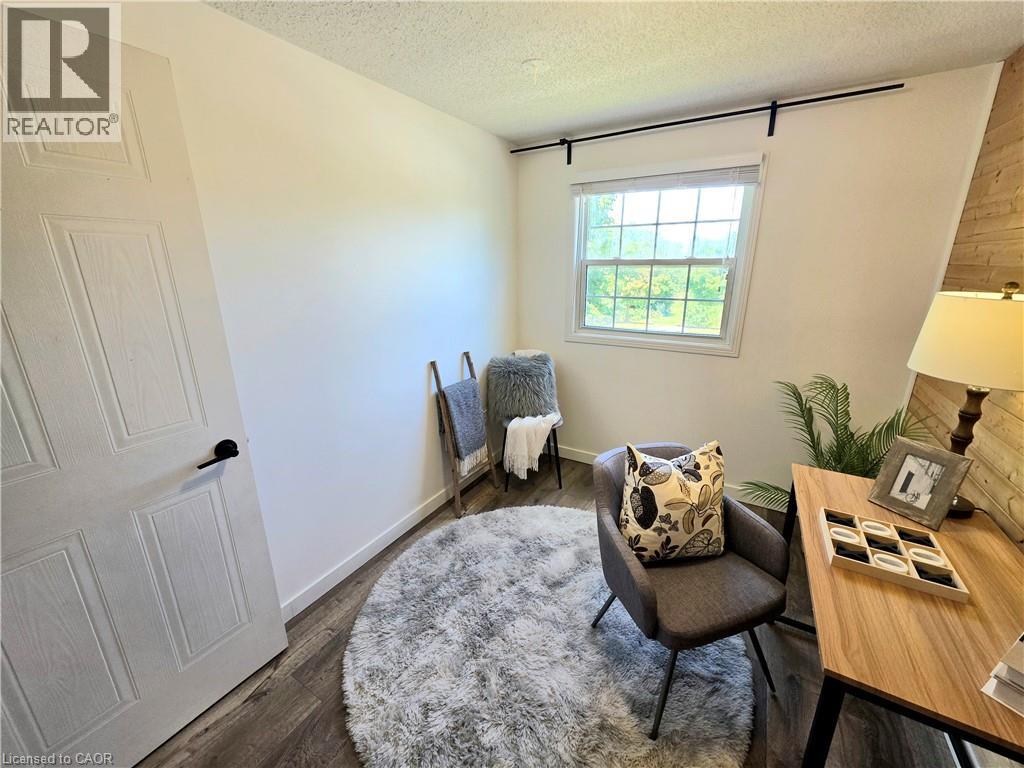 Photo 16 of 995 Elgin Street N, Cambridge ON