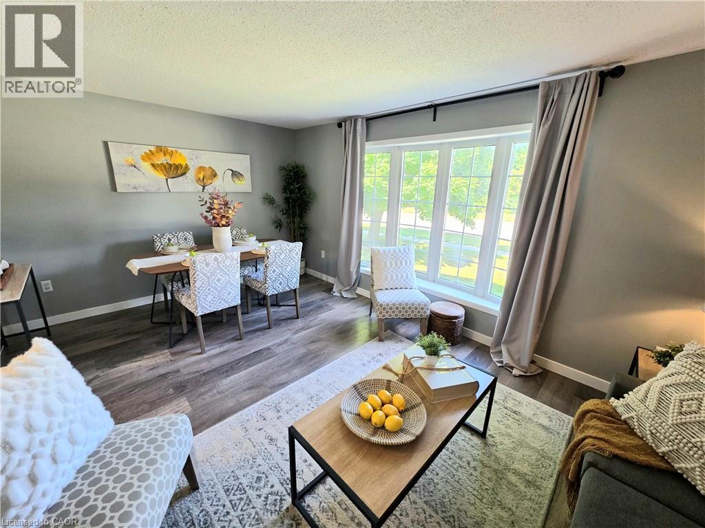 Photo 9 of 995 Elgin Street N, Cambridge ON