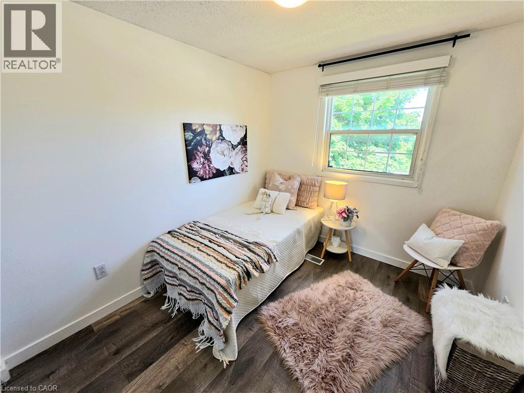 Photo 15 of 995 Elgin Street N, Cambridge ON