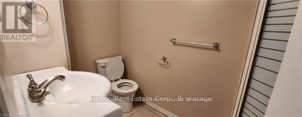 Photo 2 of 1109 Highland Street, Burlington ON
