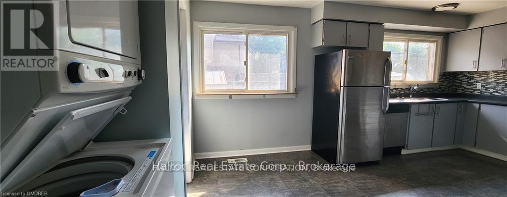Photo 4 of 1109 Highland Street, Burlington ON