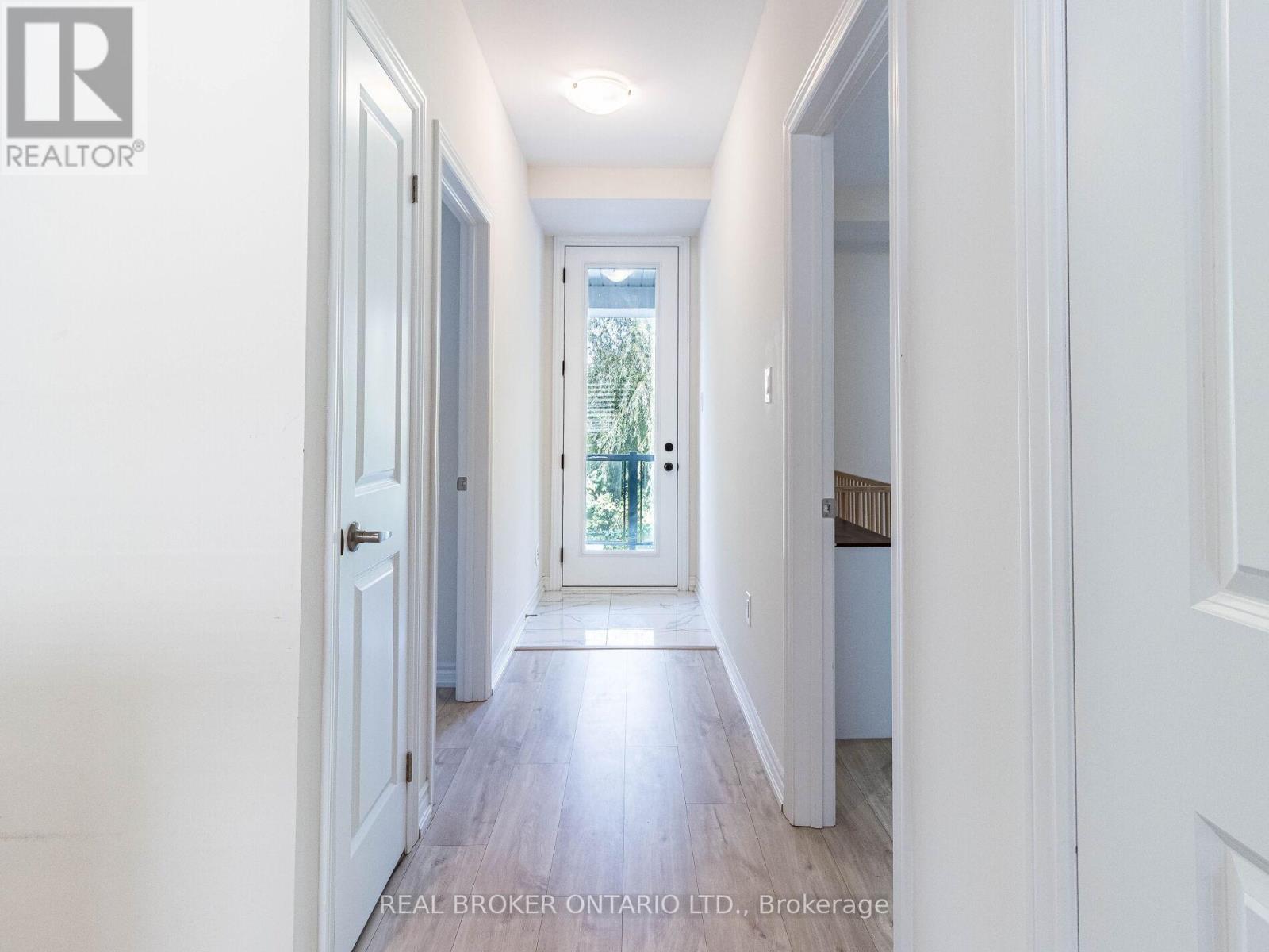 Photo 11 of 45 45 Knotsberry Circle, Brampton ON