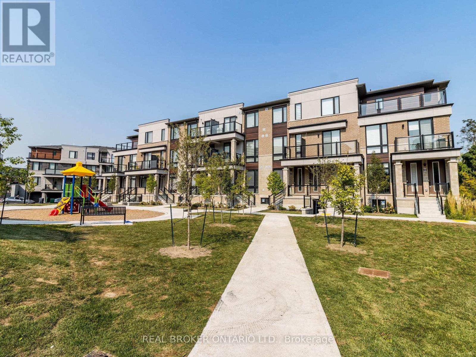 Photo 20 of 45 45 Knotsberry Circle, Brampton ON