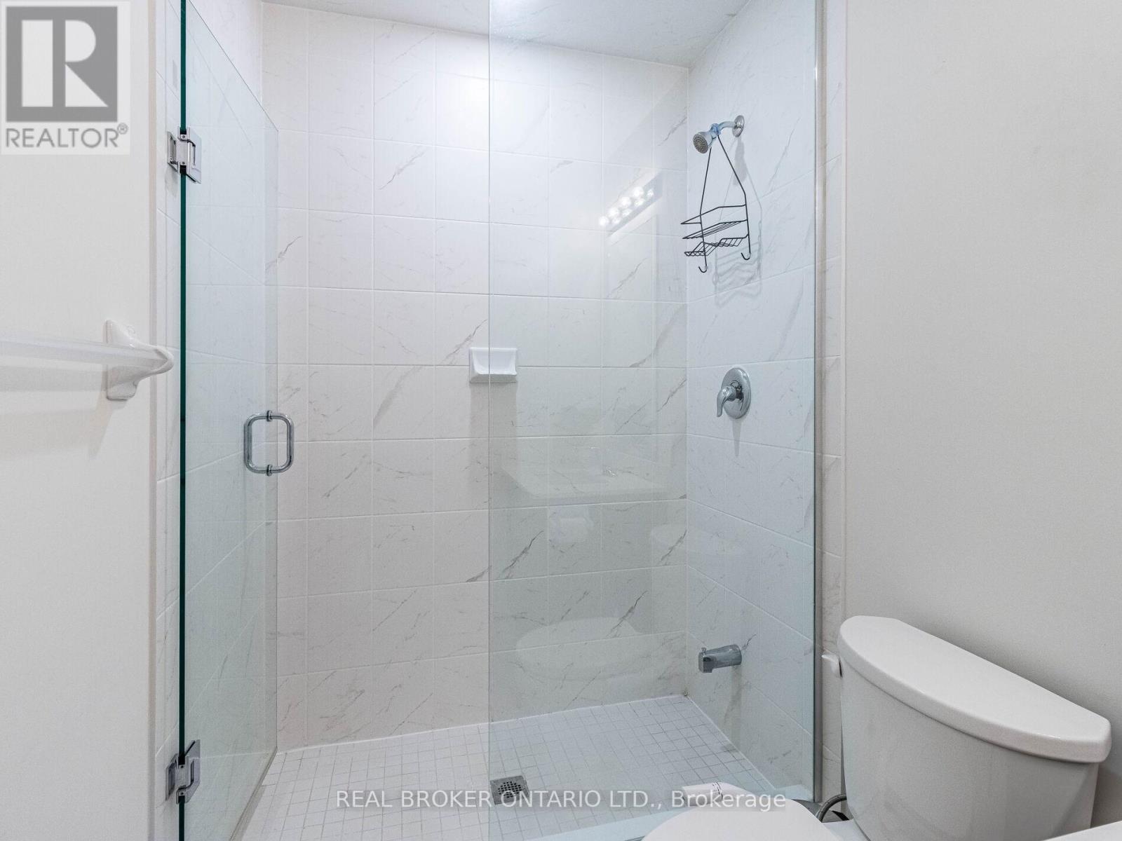 Photo 7 of 45 45 Knotsberry Circle, Brampton ON