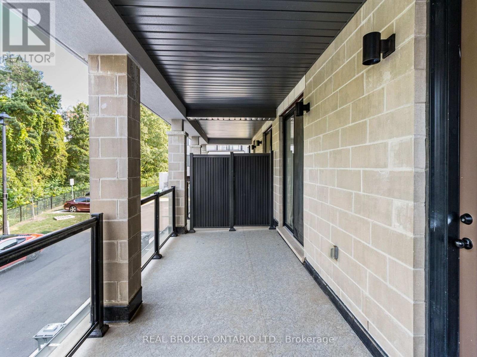 Photo 27 of 45 45 Knotsberry Circle, Brampton ON
