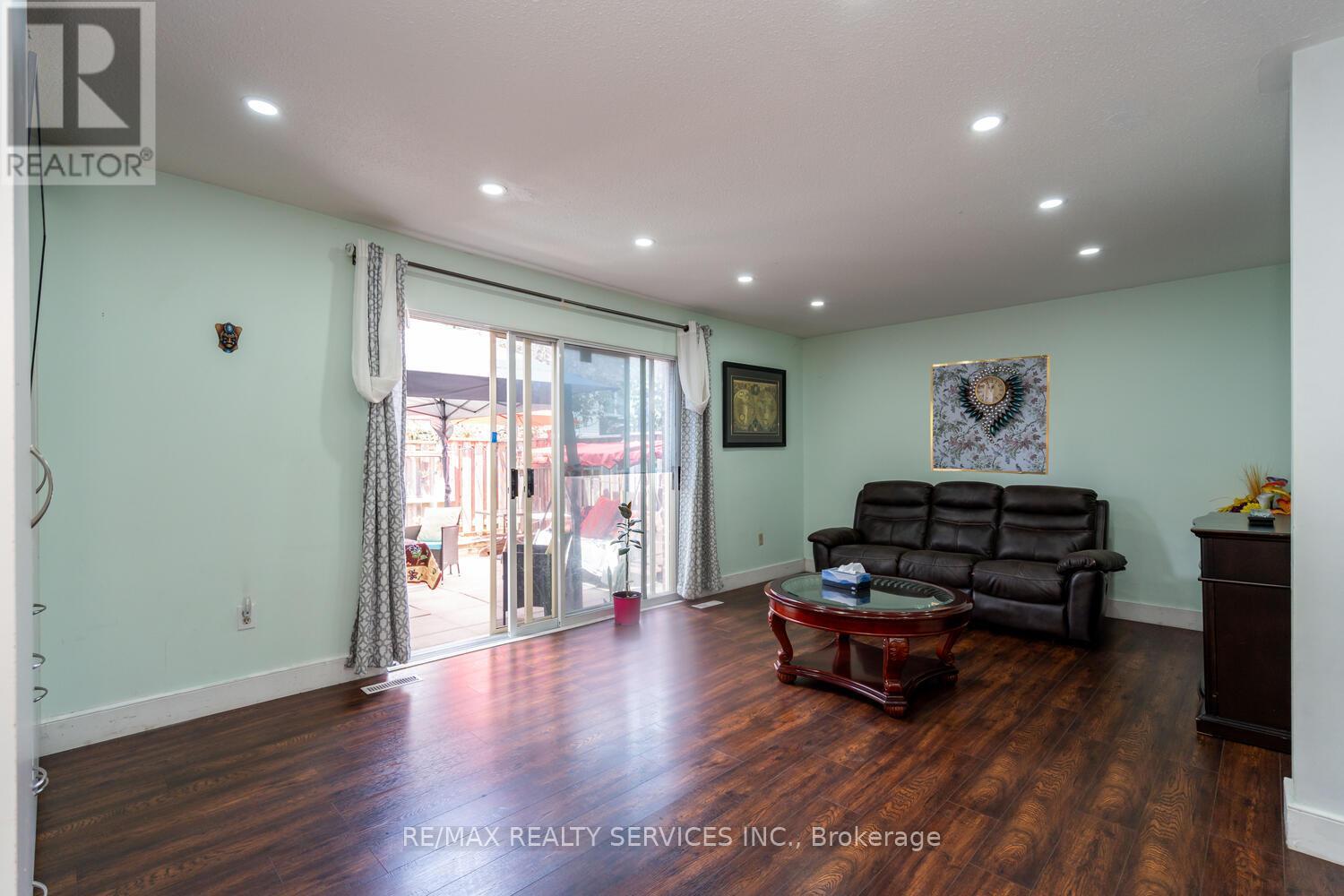Photo 23 of 58 2825 Gananoque Drive, Mississauga ON