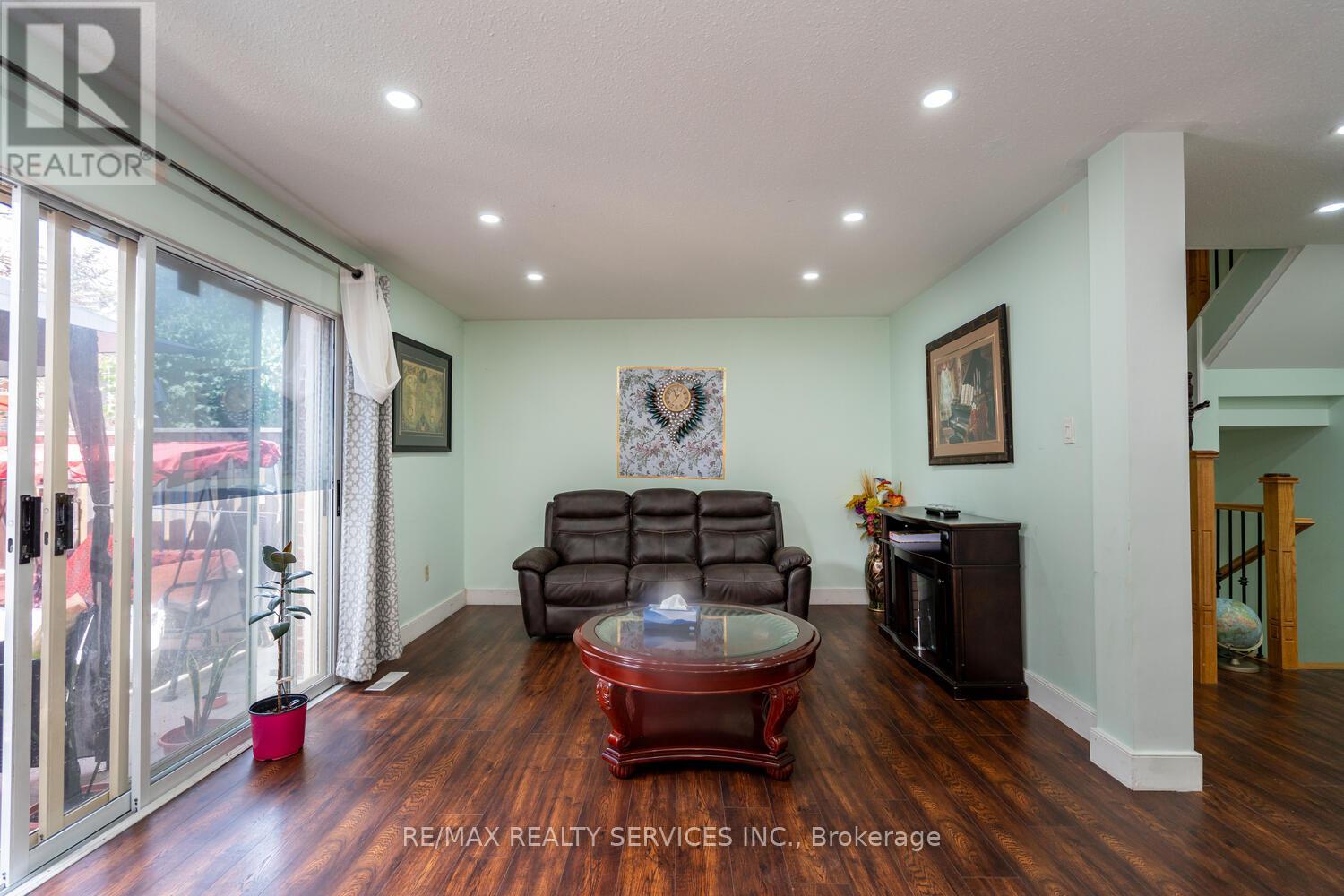 Photo 46 of 58 2825 Gananoque Drive, Mississauga ON