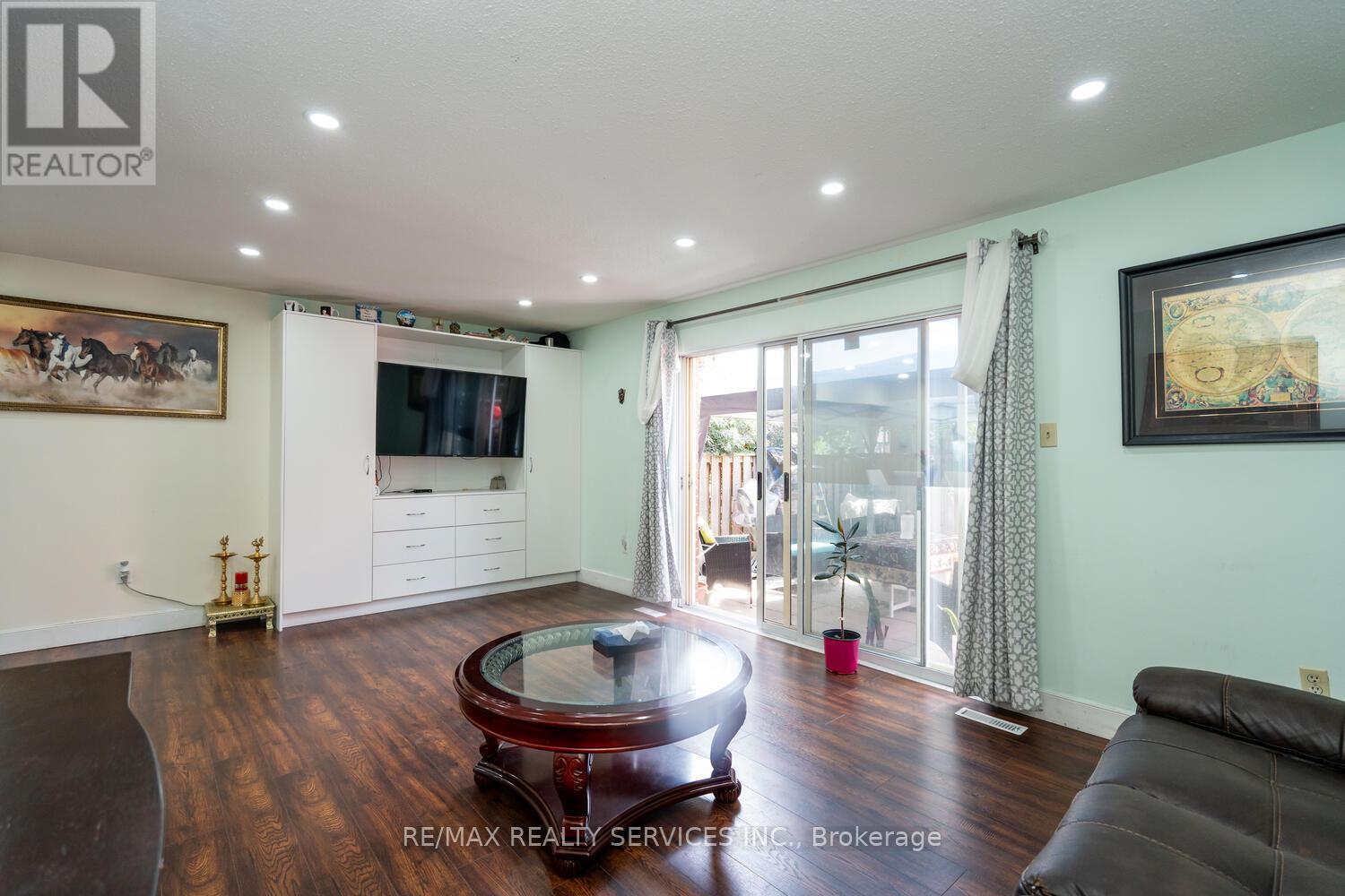 Photo 12 of 58 2825 Gananoque Drive, Mississauga ON