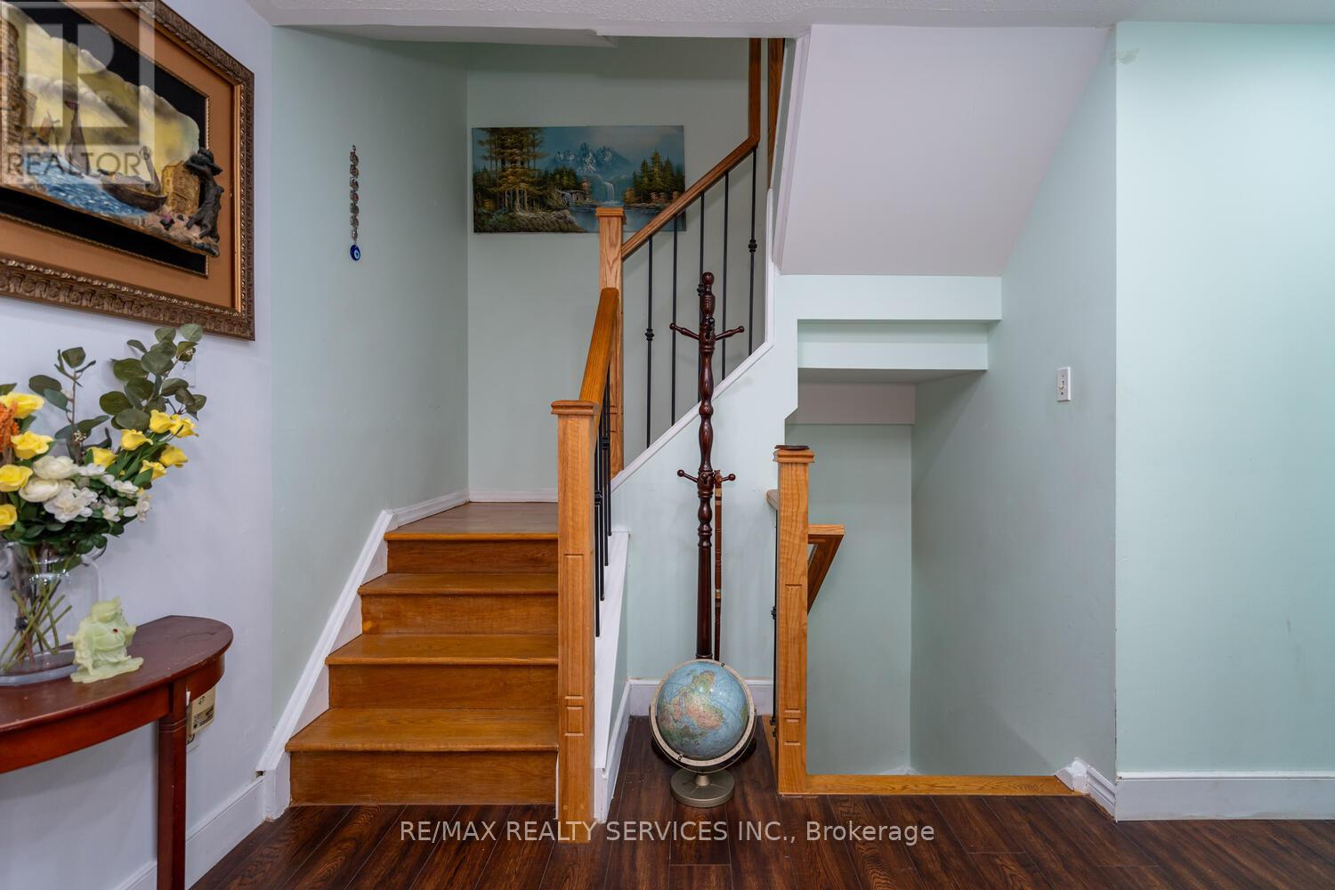 Photo 43 of 58 2825 Gananoque Drive, Mississauga ON