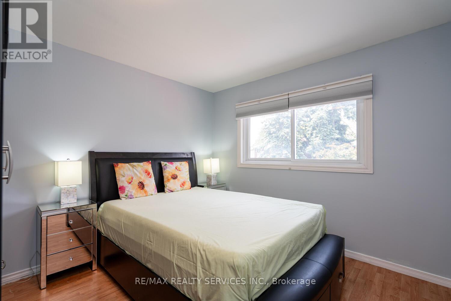 Photo 3 of 58 2825 Gananoque Drive, Mississauga ON