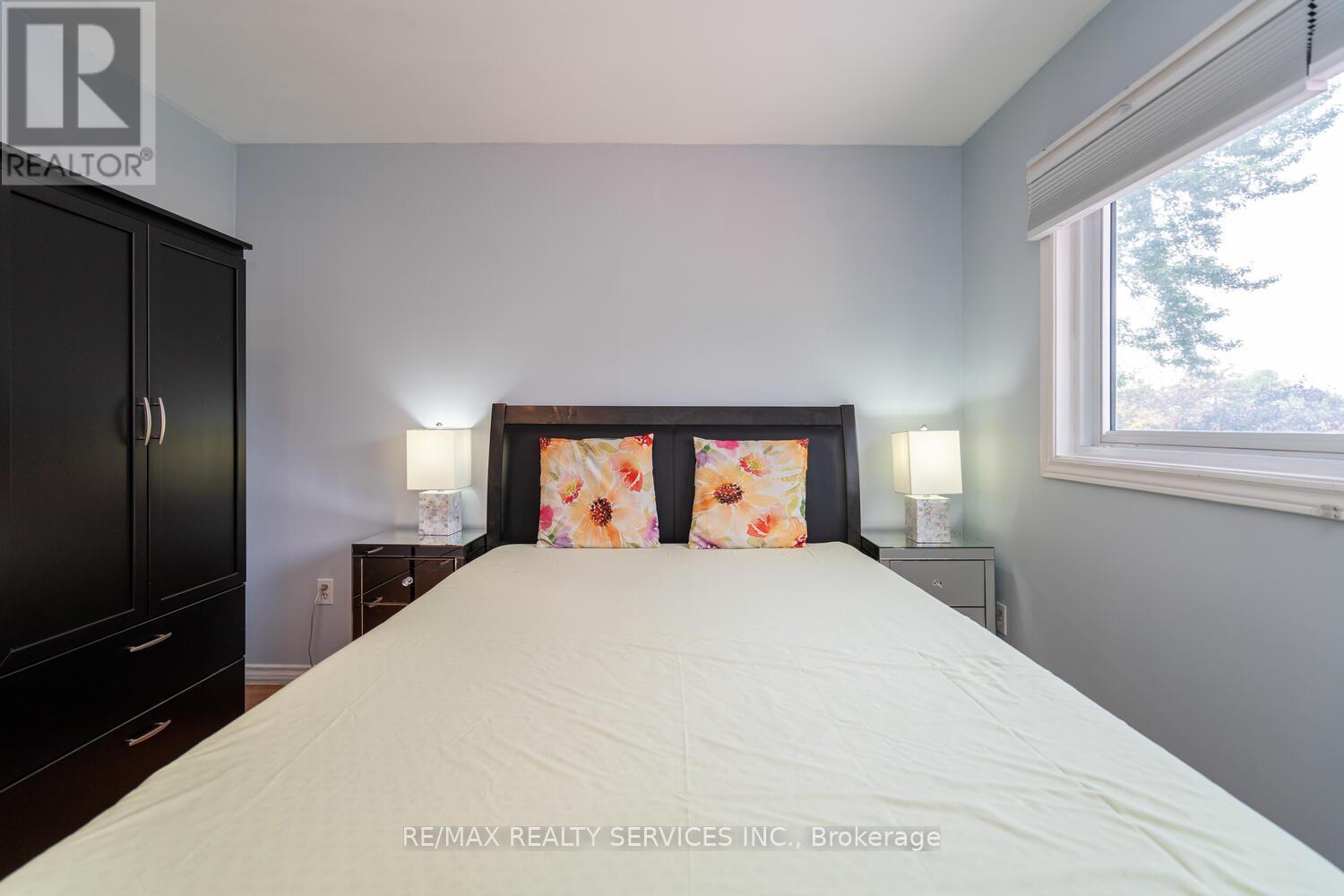 Photo 42 of 58 2825 Gananoque Drive, Mississauga ON