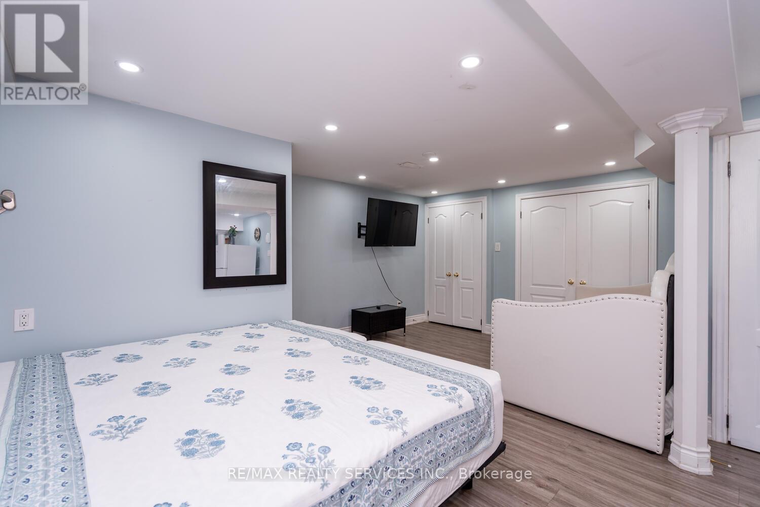 Photo 32 of 58 2825 Gananoque Drive, Mississauga ON