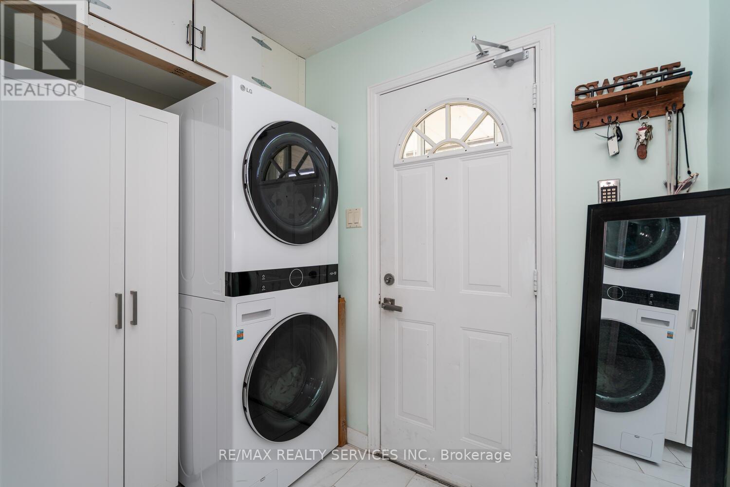 Photo 7 of 58 2825 Gananoque Drive, Mississauga ON