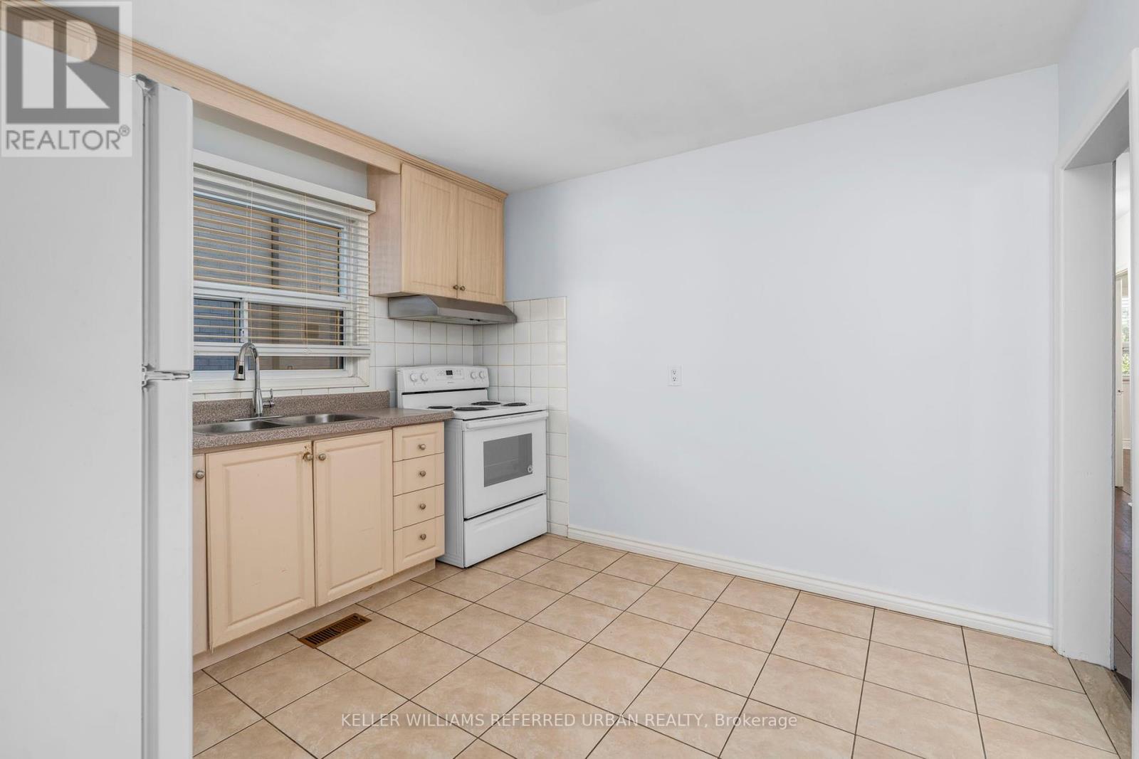 Photo 3 of Main 343 Ranee Avenue, Toronto ON