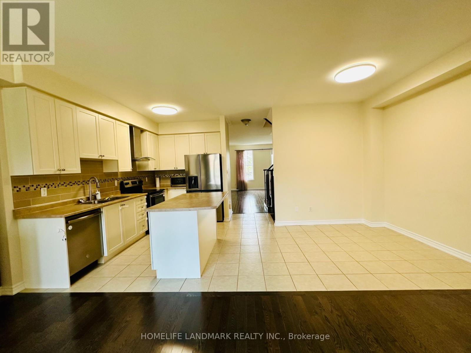 Photo 3 of 10355 Woodbine Avenue, Markham ON