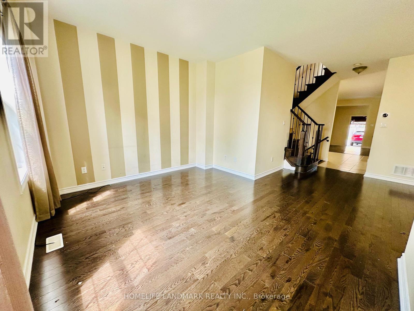 Photo 7 of 10355 Woodbine Avenue, Markham ON