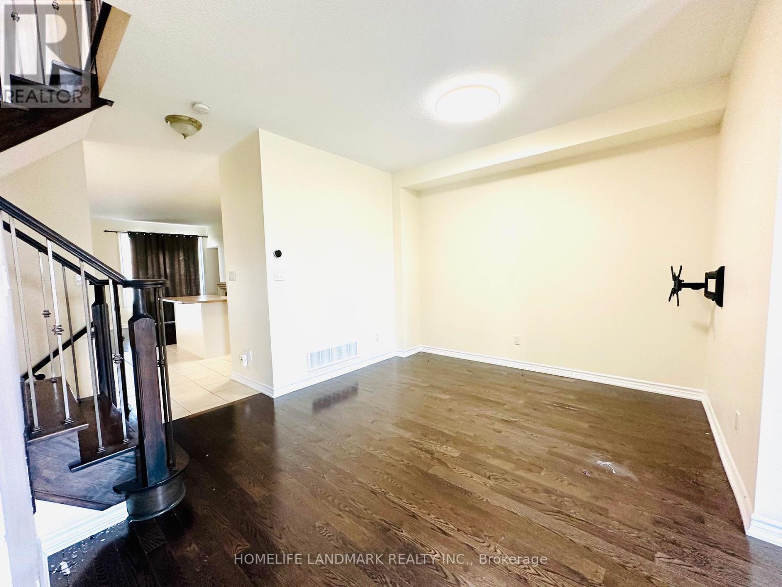 Photo 4 of 10355 Woodbine Avenue, Markham ON