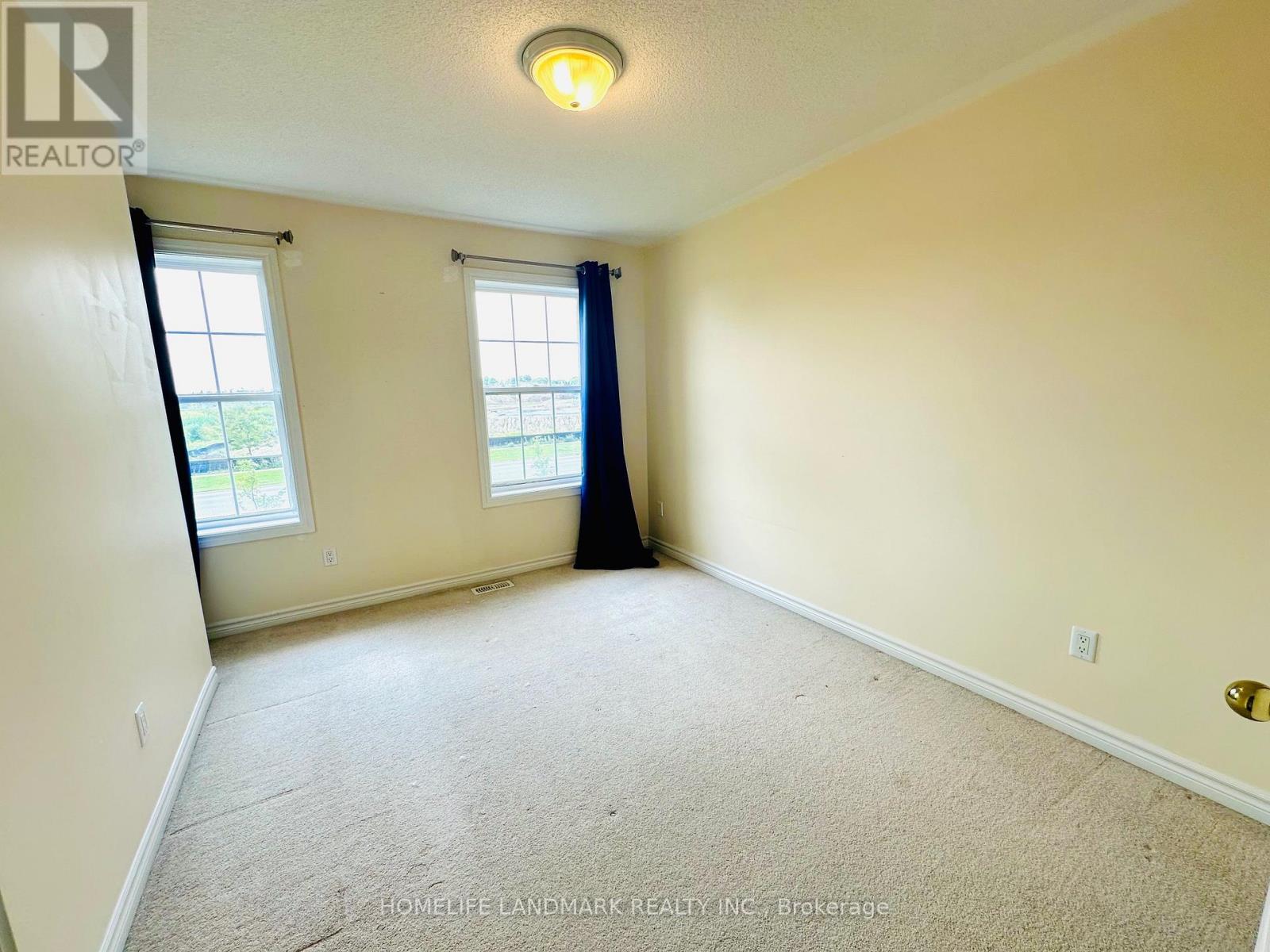 Photo 8 of 10355 Woodbine Avenue, Markham ON