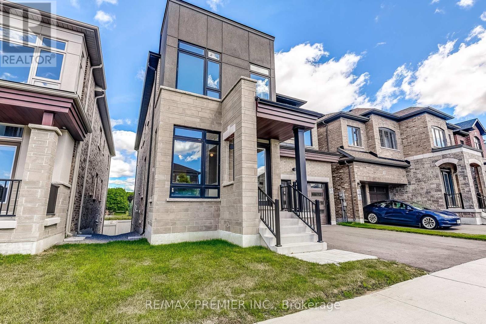 Photo 2 of 358 Boundary Boulevard, Whitchurchstouffville ON