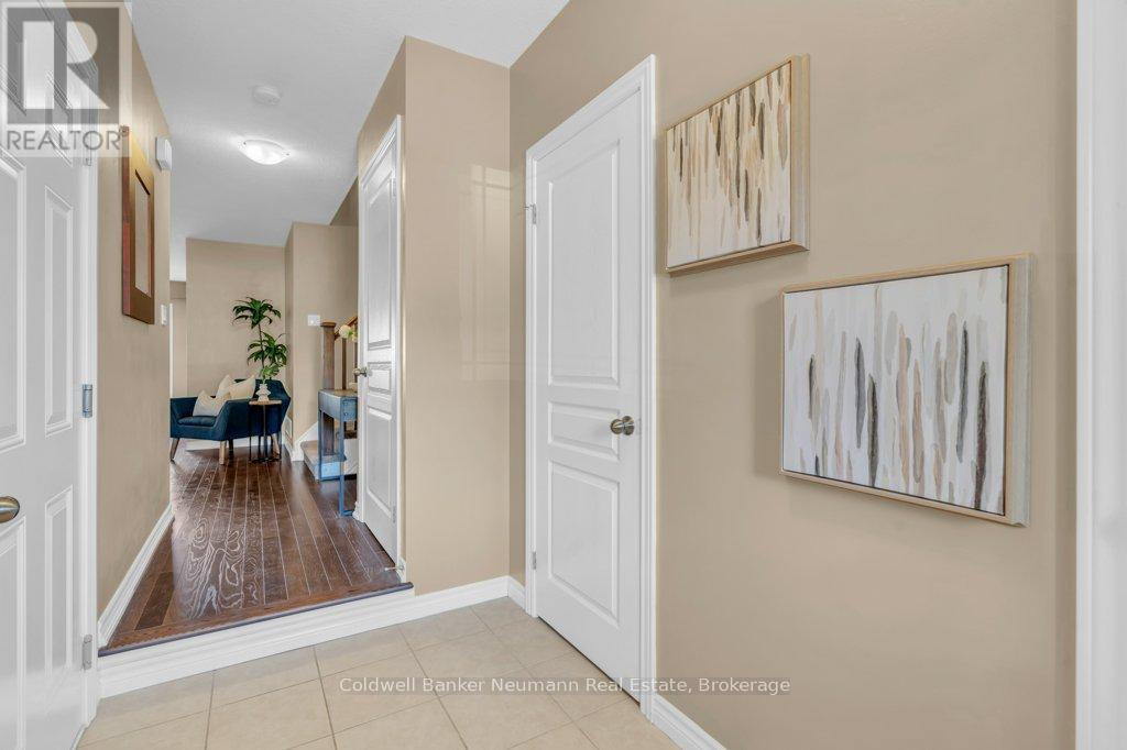Photo 8 of 14 Jeffrey Drive, Guelph ON