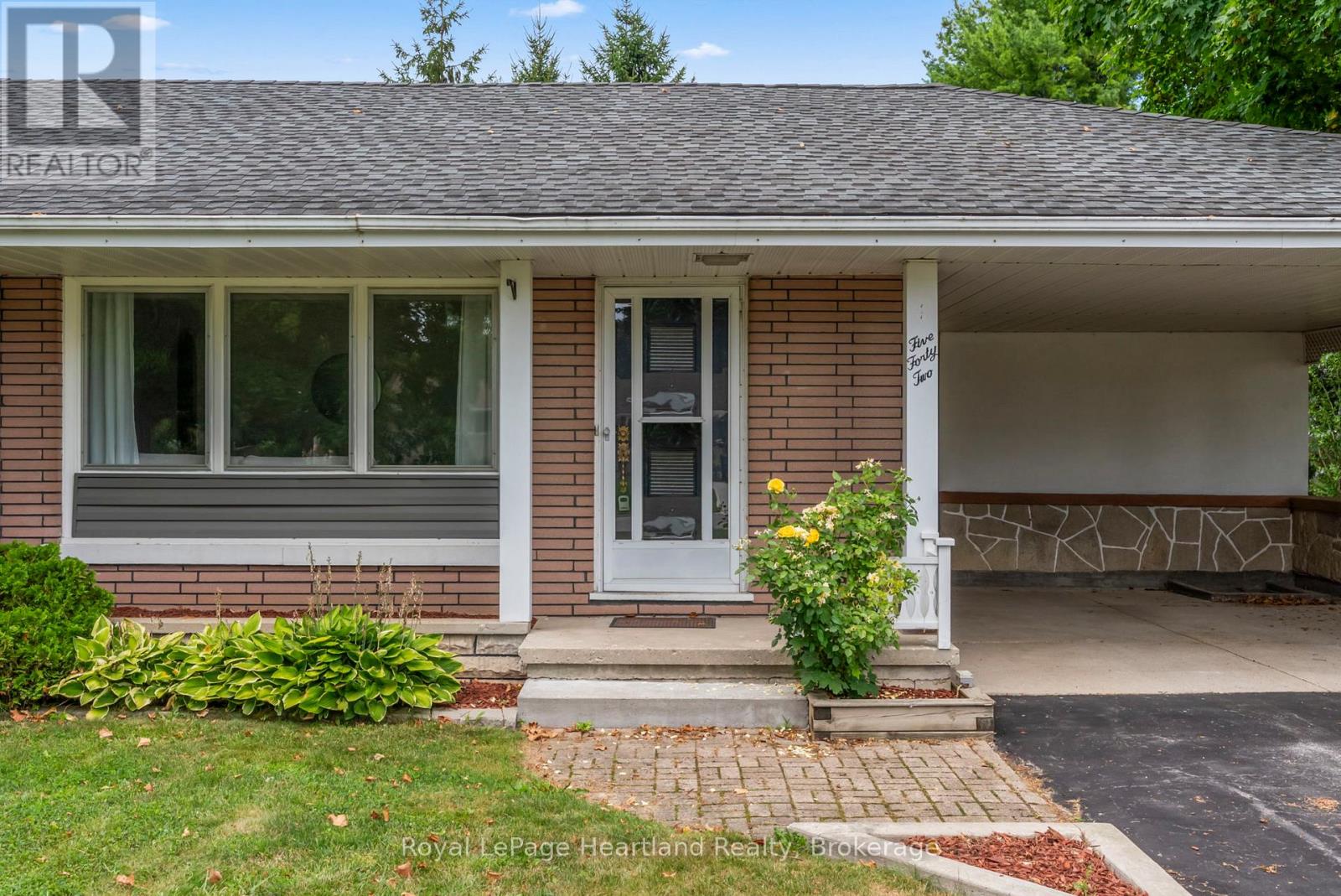 Photo 2 of 542 Angus Street, North Huron ON