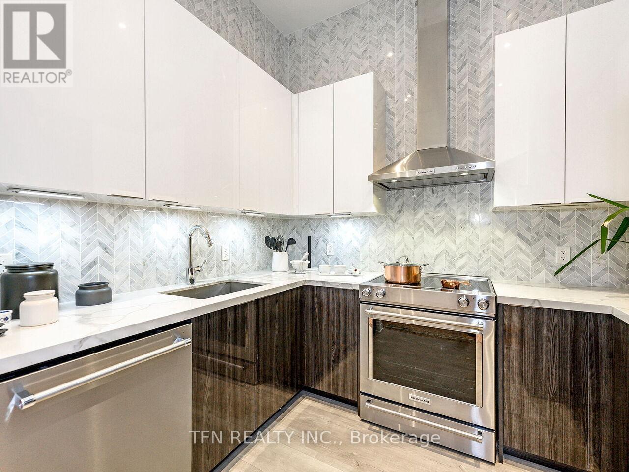 Photo 2 of M 5 20 Shore Breeze Drive, Toronto ON