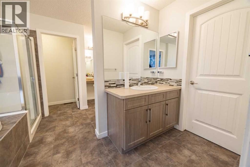 Photo 16 of 385 Kings Heights Drive Se, Airdrie AB