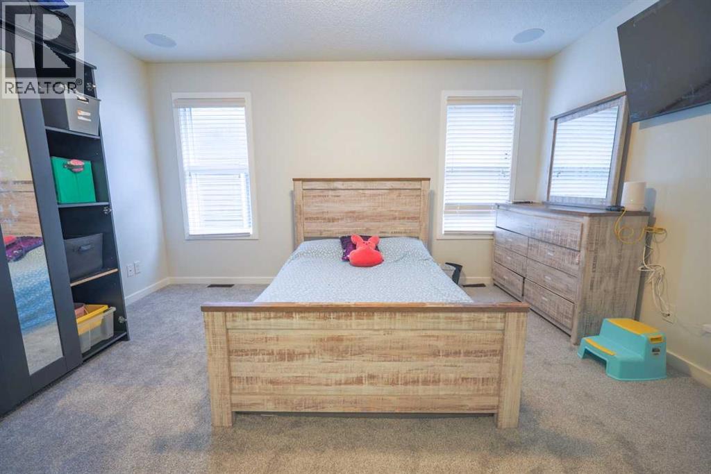 Photo 3 of 385 Kings Heights Drive Se, Airdrie AB