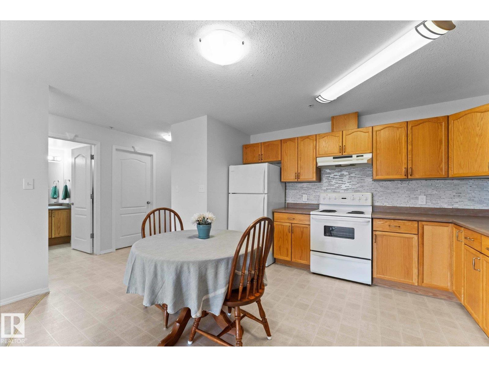 Photo 10 of 305 4307 43 Av, Stony Plain AB