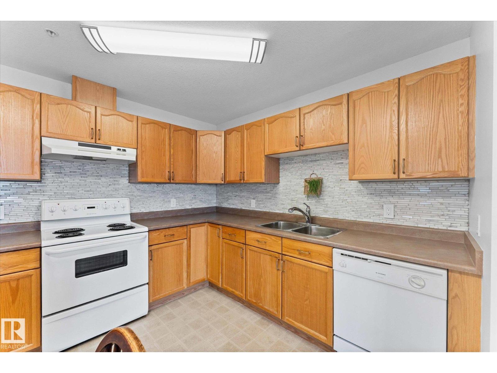 Photo 5 of 305 4307 43 Av, Stony Plain AB