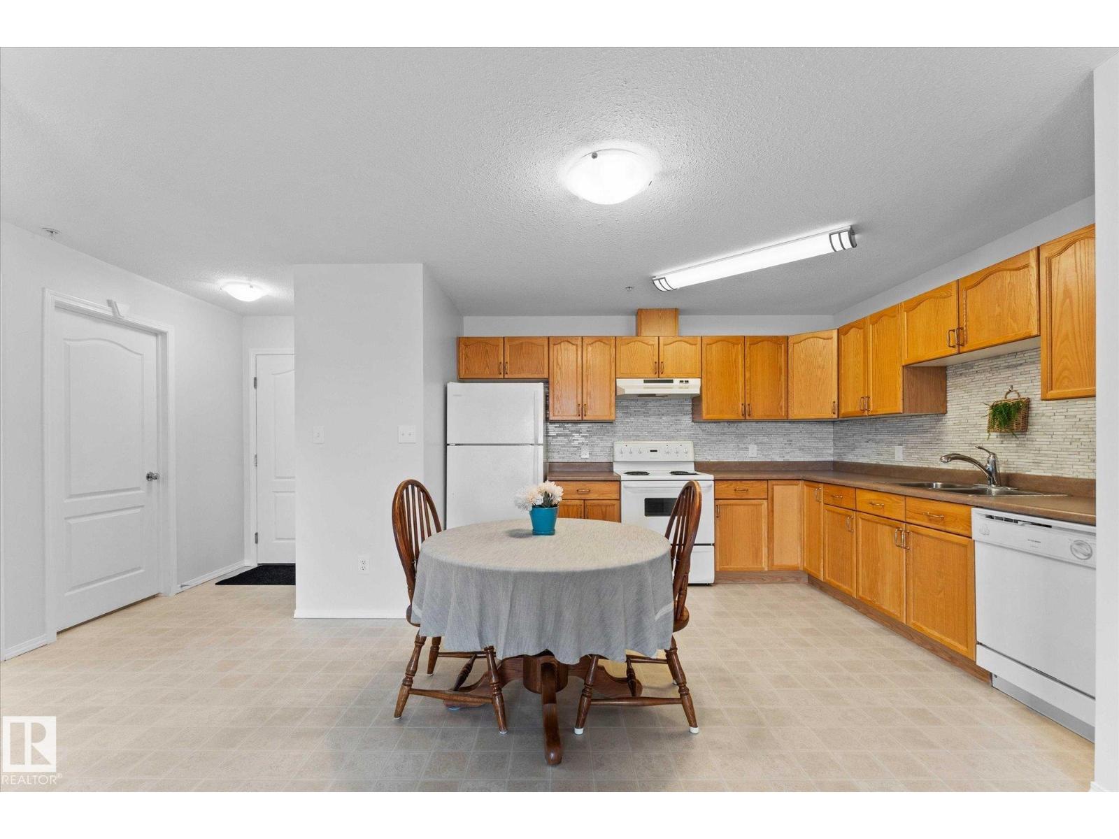 Photo 6 of 305 4307 43 Av, Stony Plain AB