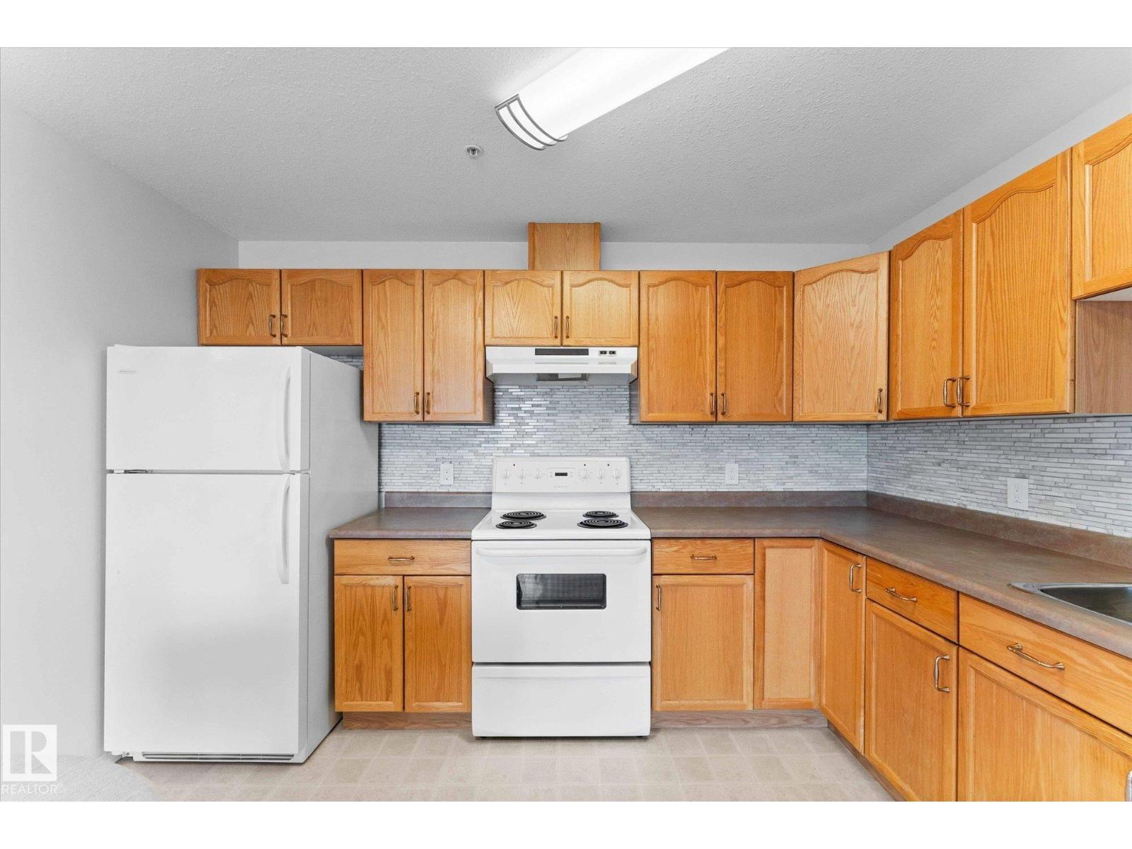 Photo 7 of 305 4307 43 Av, Stony Plain AB