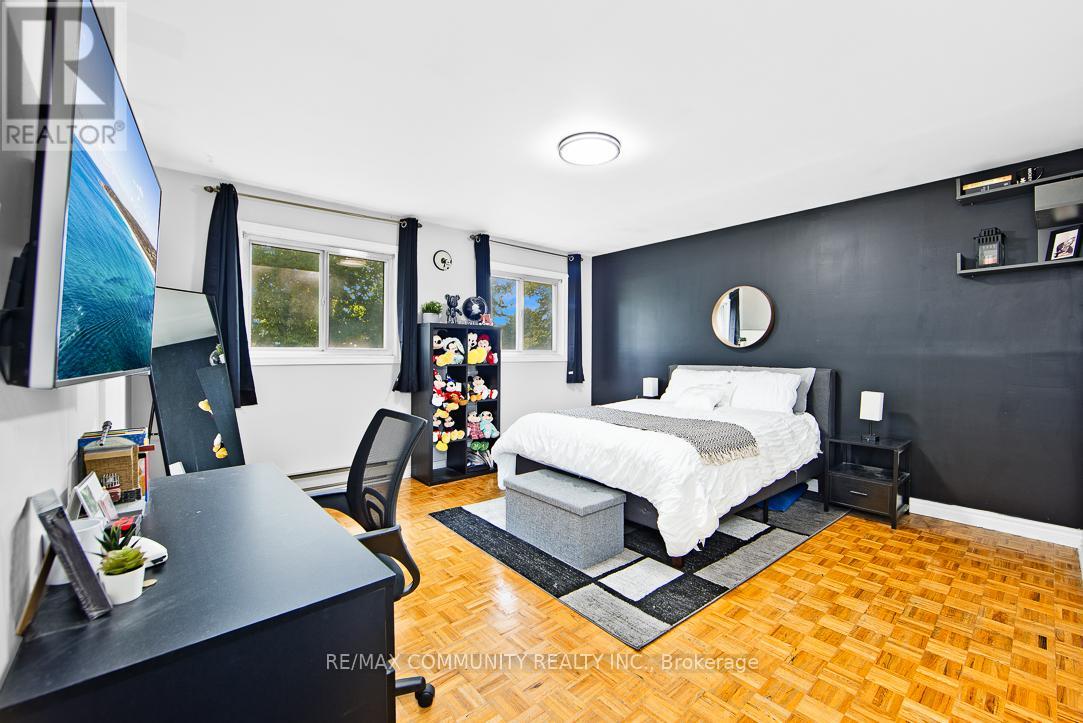 Photo 14 of 17 Tineta Crescent, Toronto ON