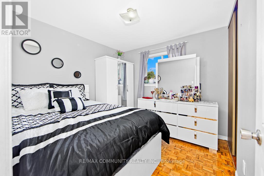 Photo 16 of 17 Tineta Crescent, Toronto ON