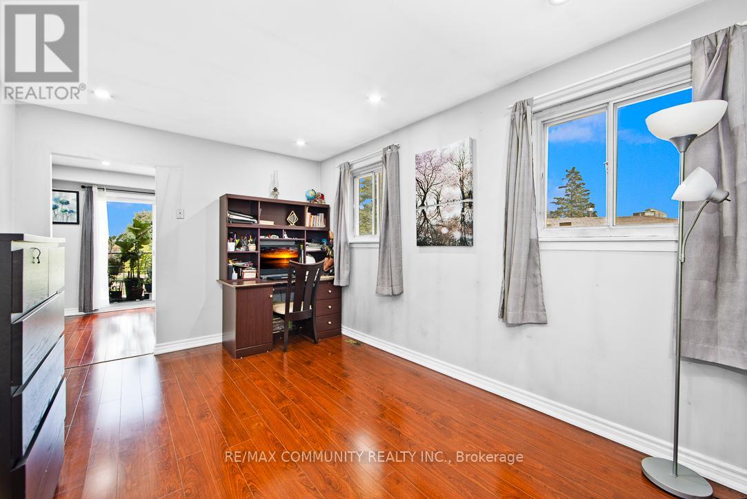 Photo 19 of 17 Tineta Crescent, Toronto ON