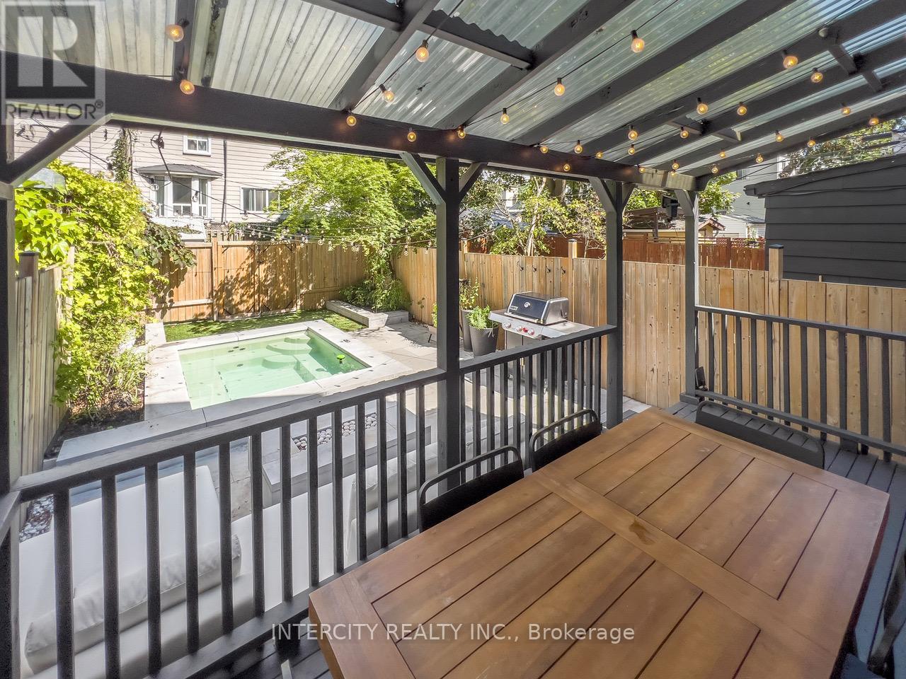 Photo 27 of 92 Dagmar Avenue, Toronto ON