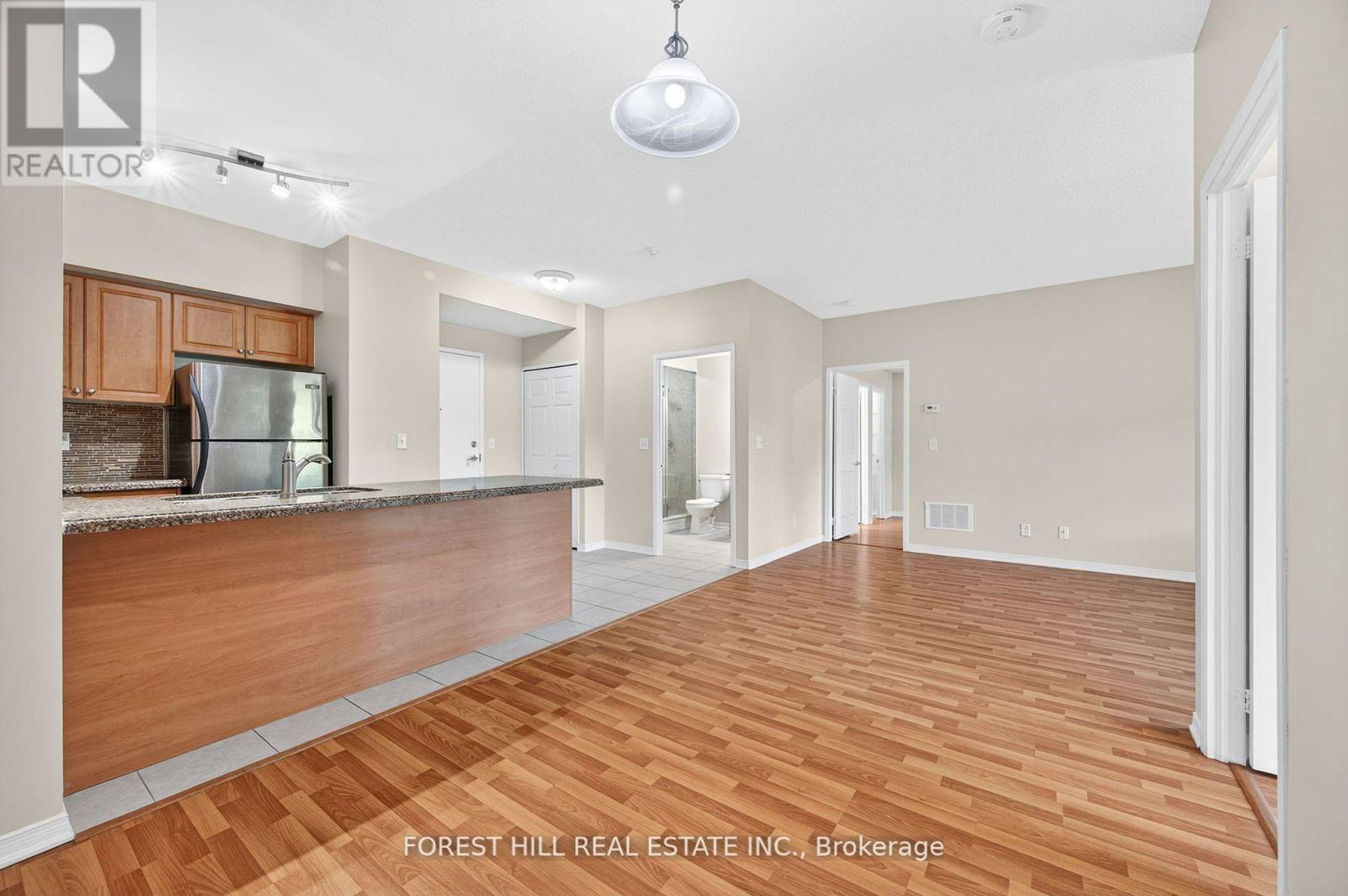 Photo 18 of 308 9451 Jane Street, Vaughan ON
