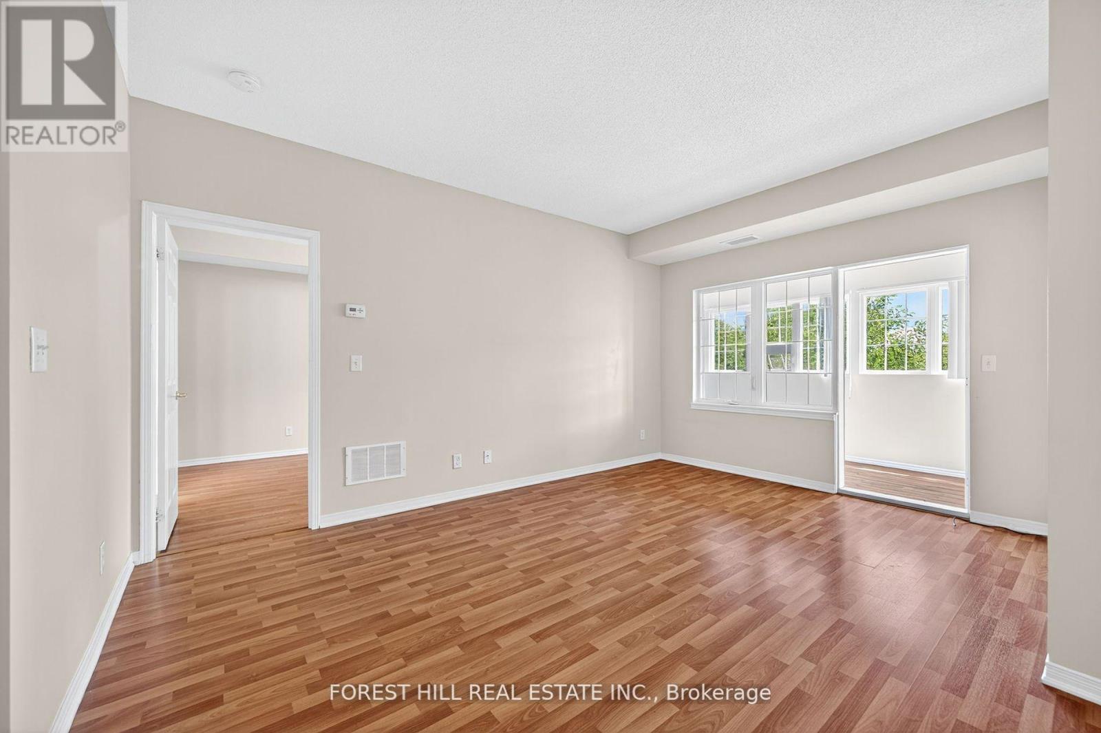 Photo 15 of 308 9451 Jane Street, Vaughan ON