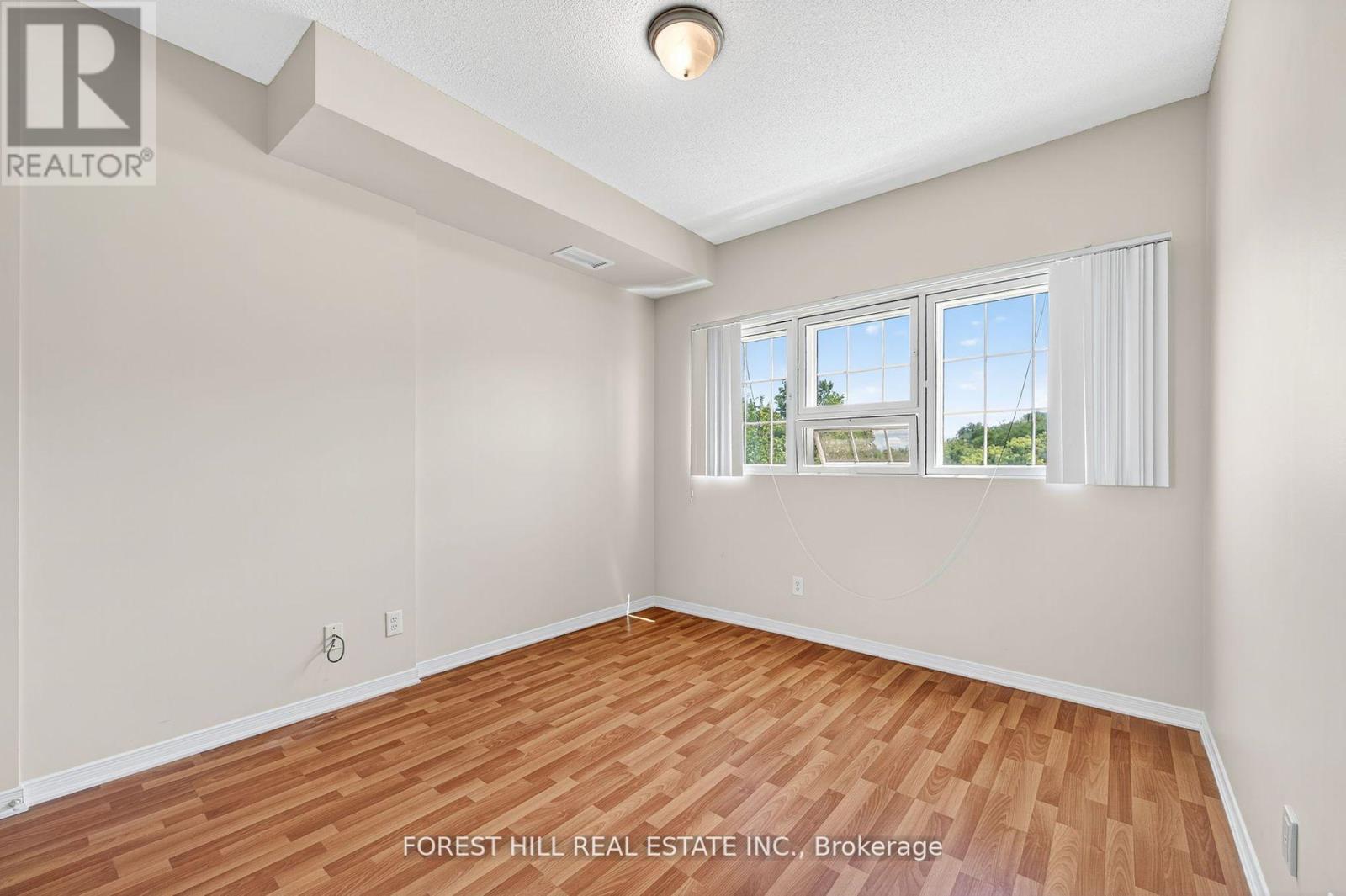 Photo 14 of 308 9451 Jane Street, Vaughan ON