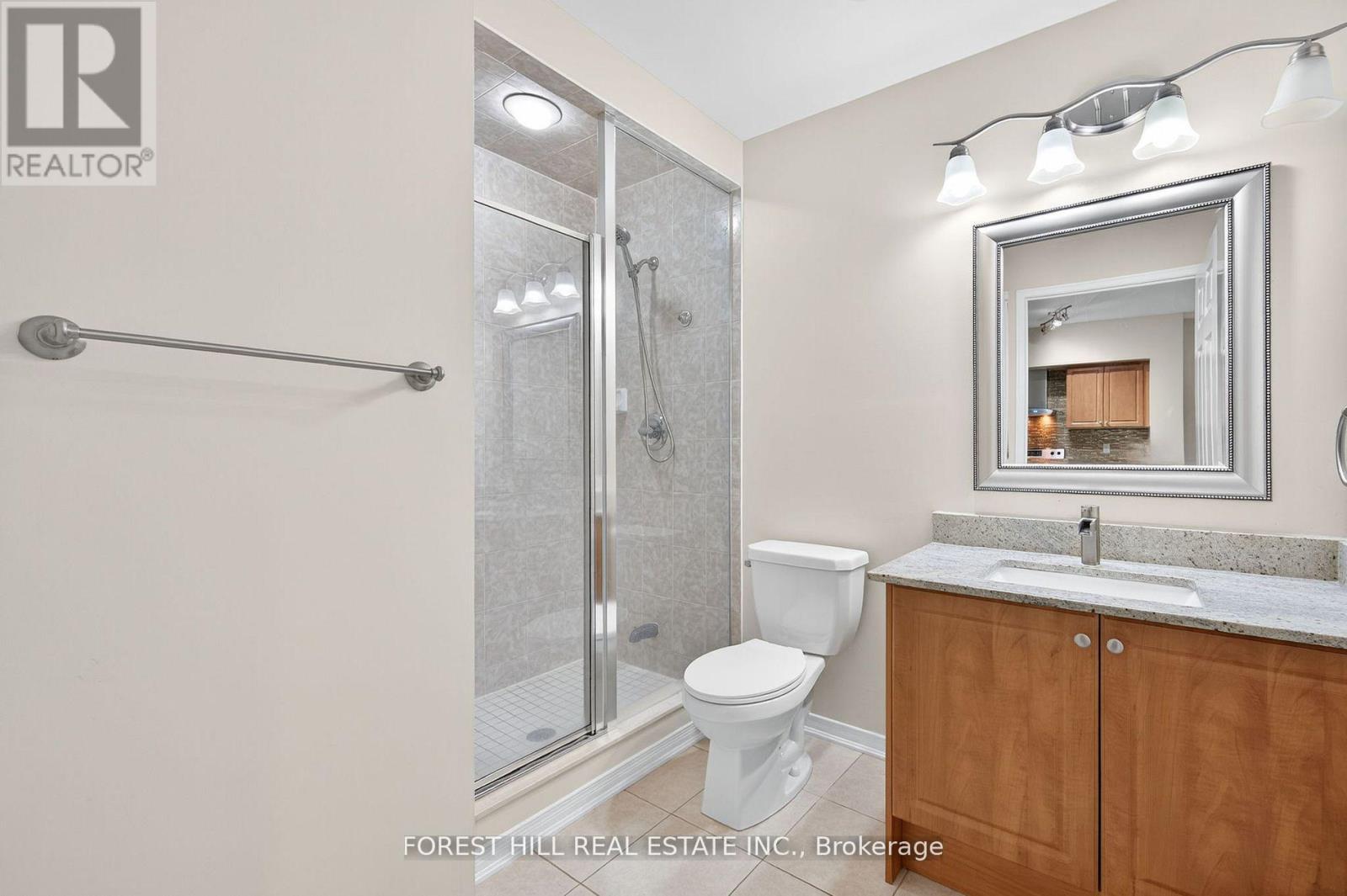 Photo 13 of 308 9451 Jane Street, Vaughan ON
