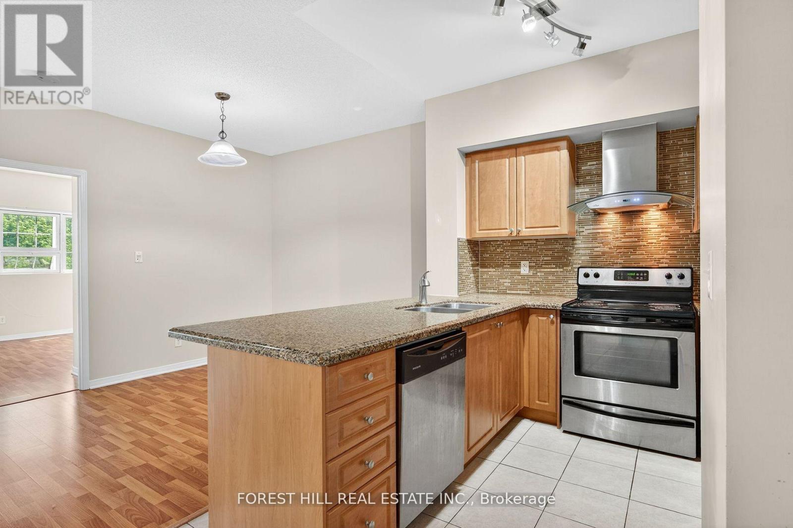 Photo 17 of 308 9451 Jane Street, Vaughan ON