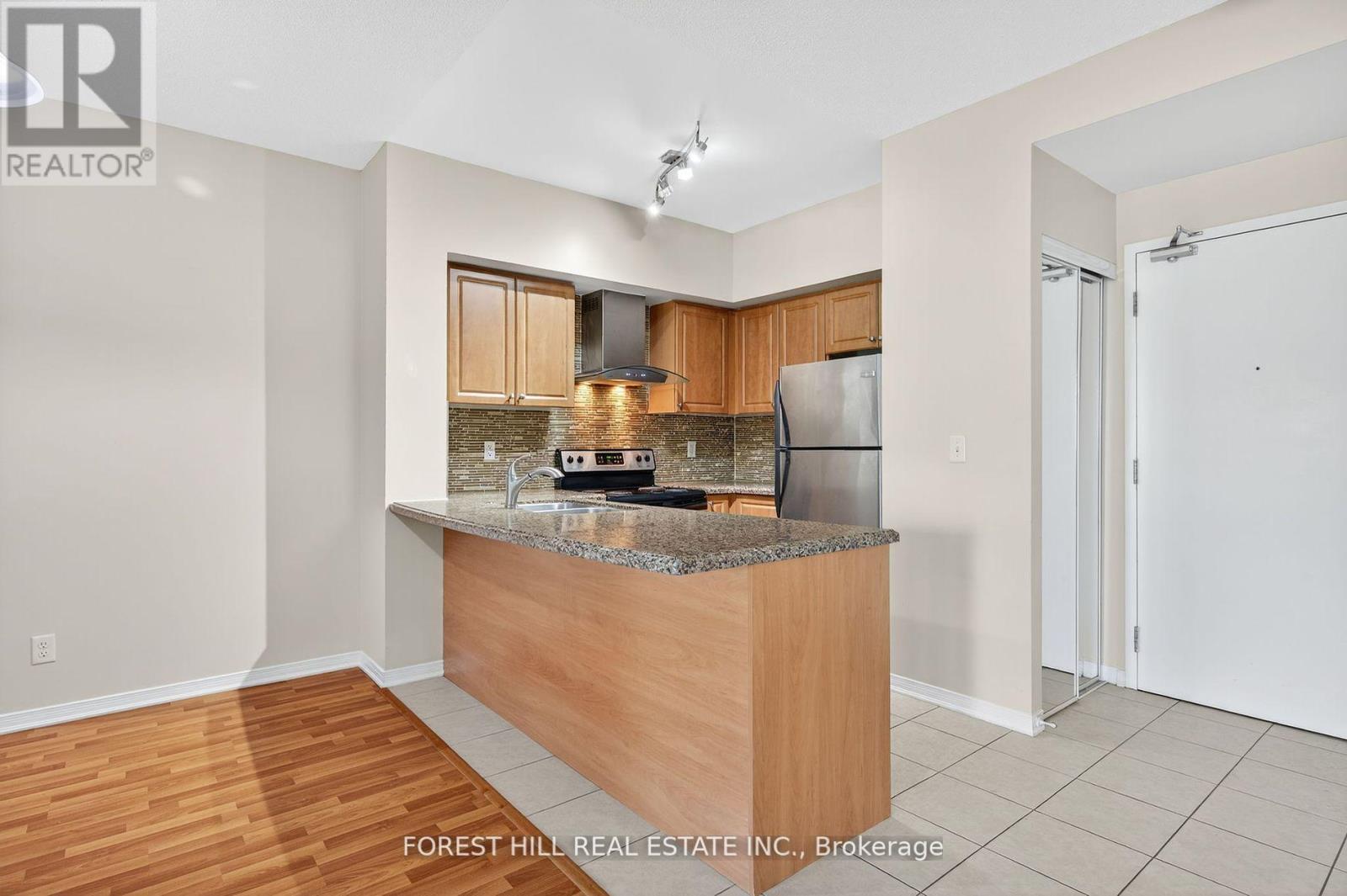 Photo 21 of 308 9451 Jane Street, Vaughan ON