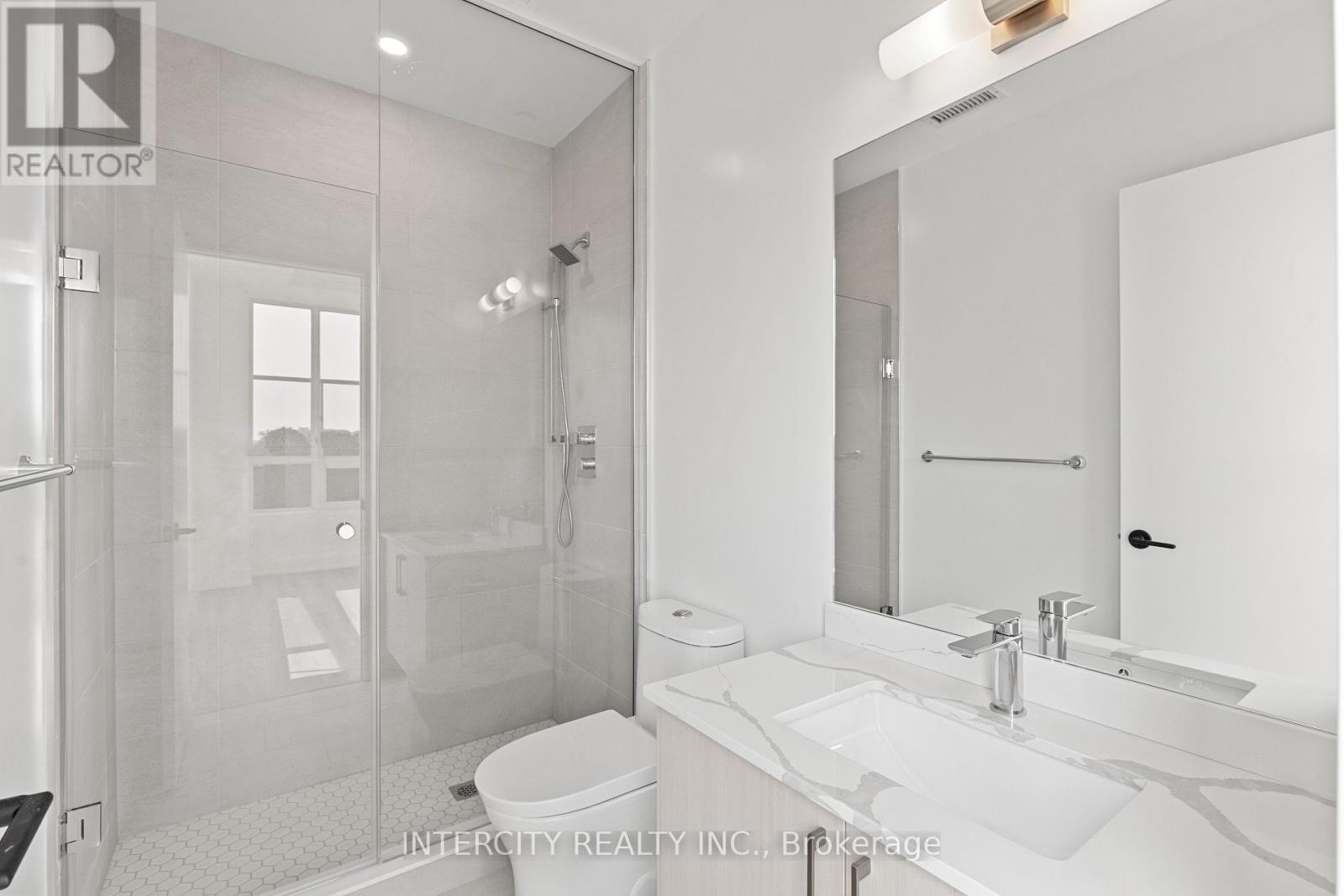Photo 11 of 516 2075 King Road, King ON