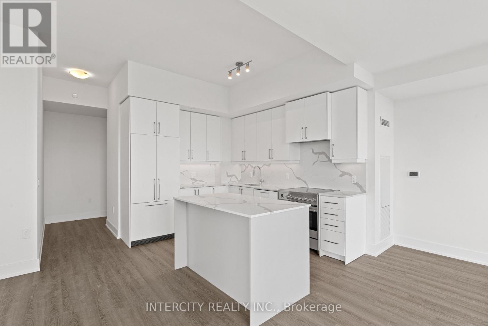 Photo 1 of 516 2075 King Road, King ON