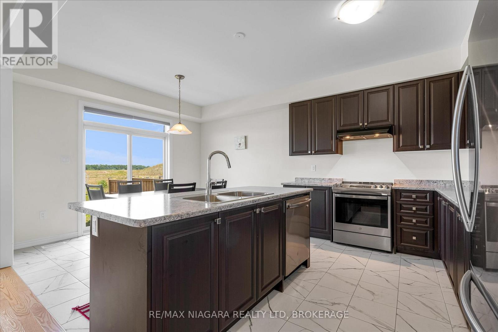 Photo 15 of 22 Peach Street, Thorold ON